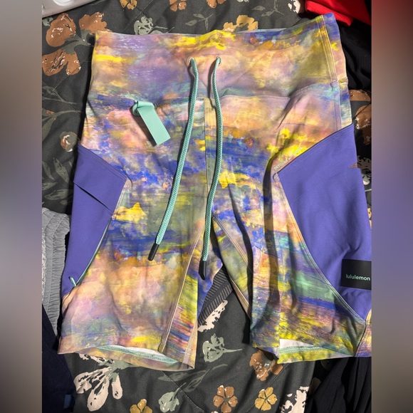 Lululemon Multicolor Hiking Shorts size 8 - Picture 1 of 2